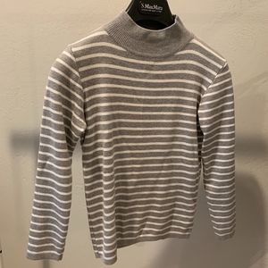 Mockneck strip grey and white sweater